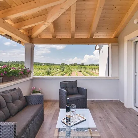 Pet Friendly In Radeki Polje With Kitchen Muntic