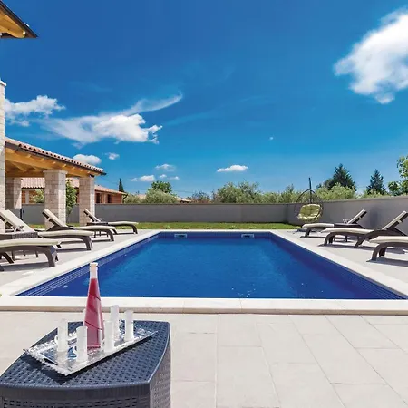 Pet Friendly In Radeki Polje With Kitchen Holiday home