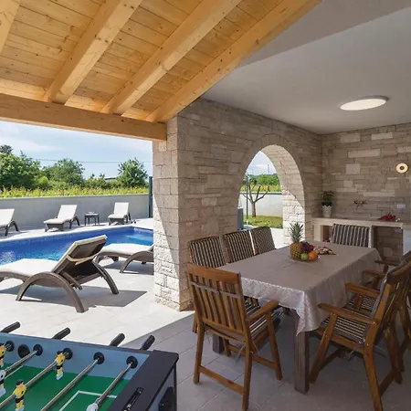 Pet Friendly In Radeki Polje With Kitchen * Muntic