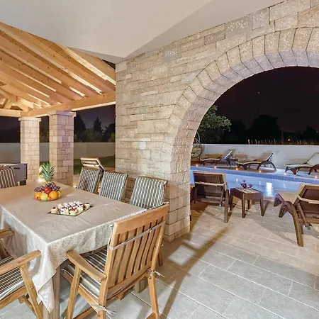 Pet Friendly In Radeki Polje With Kitchen Holiday home *