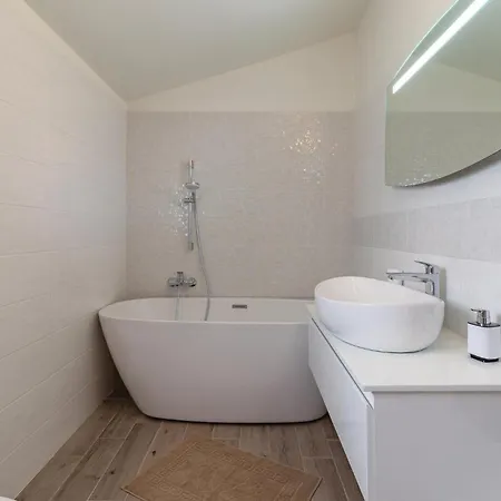 Pet Friendly In Radeki Polje With Kitchen Holiday home Muntic