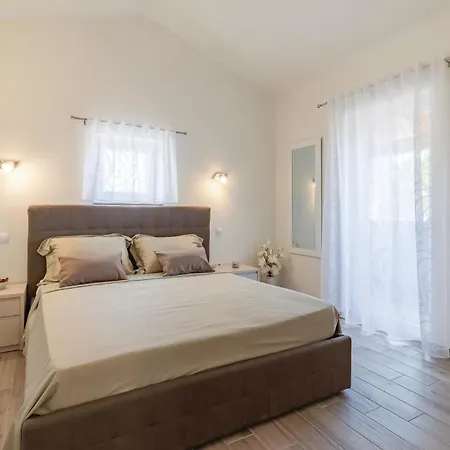 Holiday home Pet Friendly In Radeki Polje With Kitchen Muntic