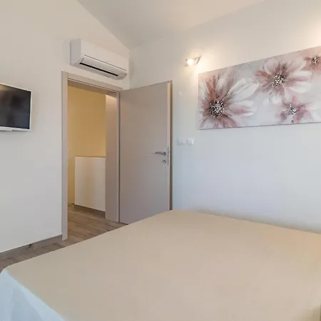 Pet Friendly In Radeki Polje With Kitchen *