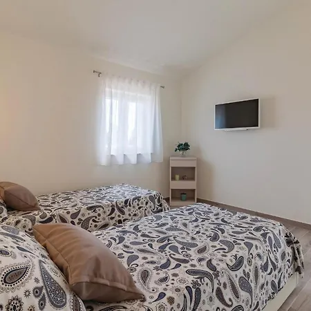 Pet Friendly In Radeki Polje With Kitchen * Muntic