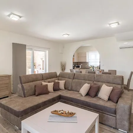 Pet Friendly In Radeki Polje With Kitchen Holiday home