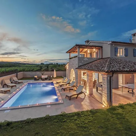 Holiday home Pet Friendly In Radeki Polje With Kitchen